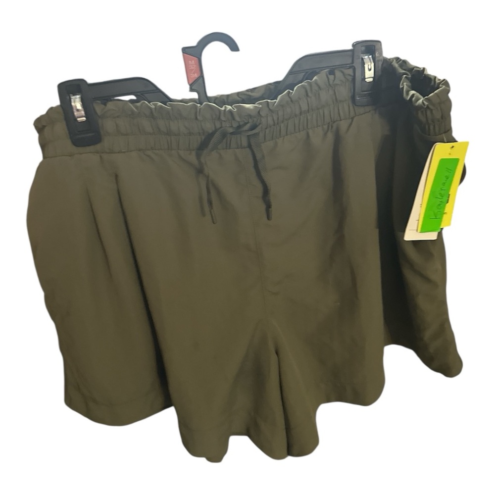 NWT All in Motion Olive Women's Cargo Shorts pockets drawstring pocket in back
